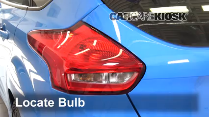 2017 Ford Focus RS 2.3L 4 Cyl. Turbo Éclairage Feux de marche arrière (remplacer une ampoule)